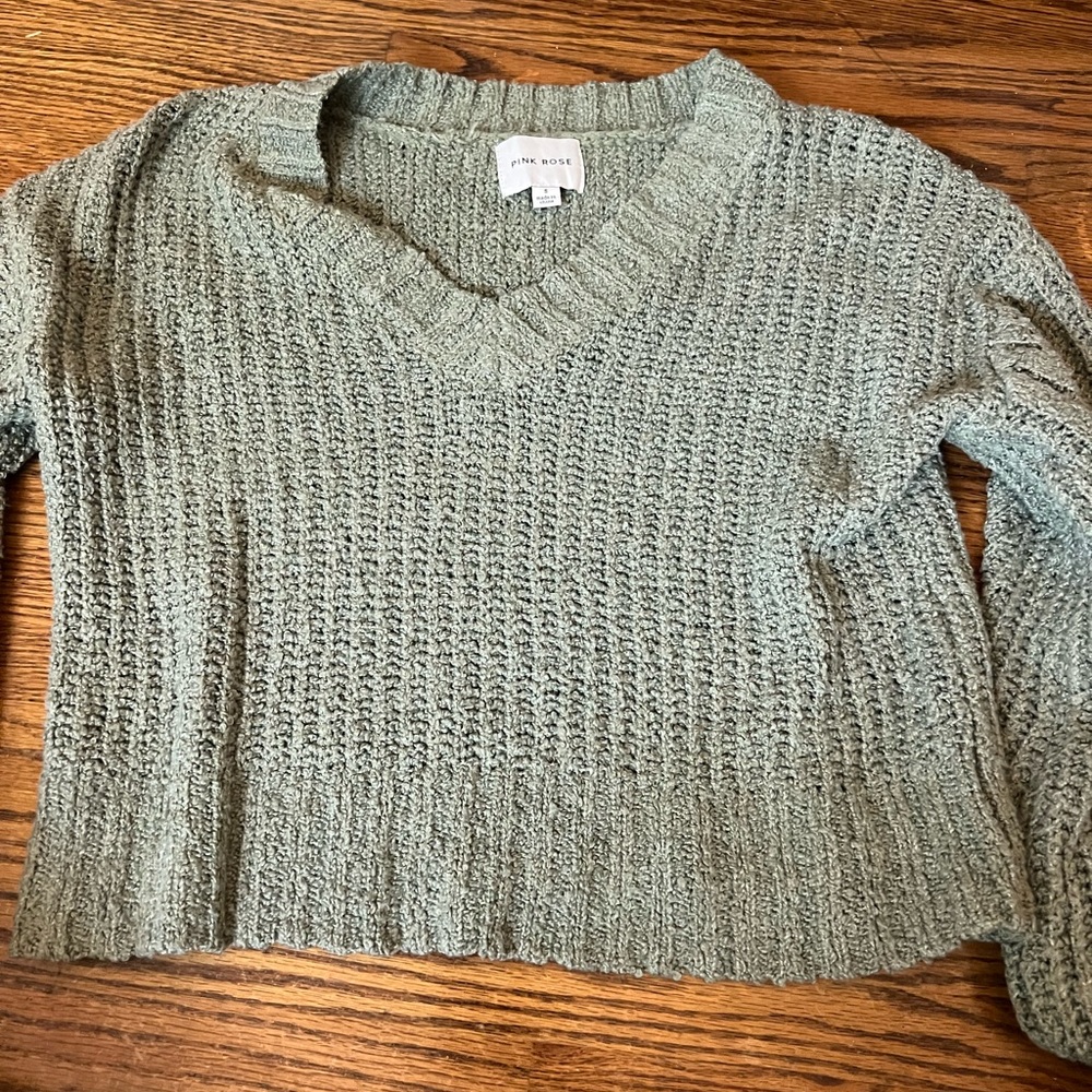 LIGHTLY WORN CROPPED SWEATER